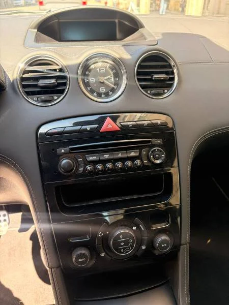 Peugeot 201 2011 Essence 100 ch