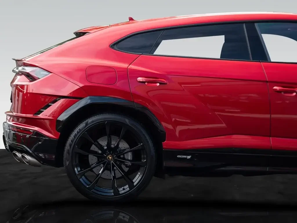 Lamborghini Urus 2025 Essence 666 ch