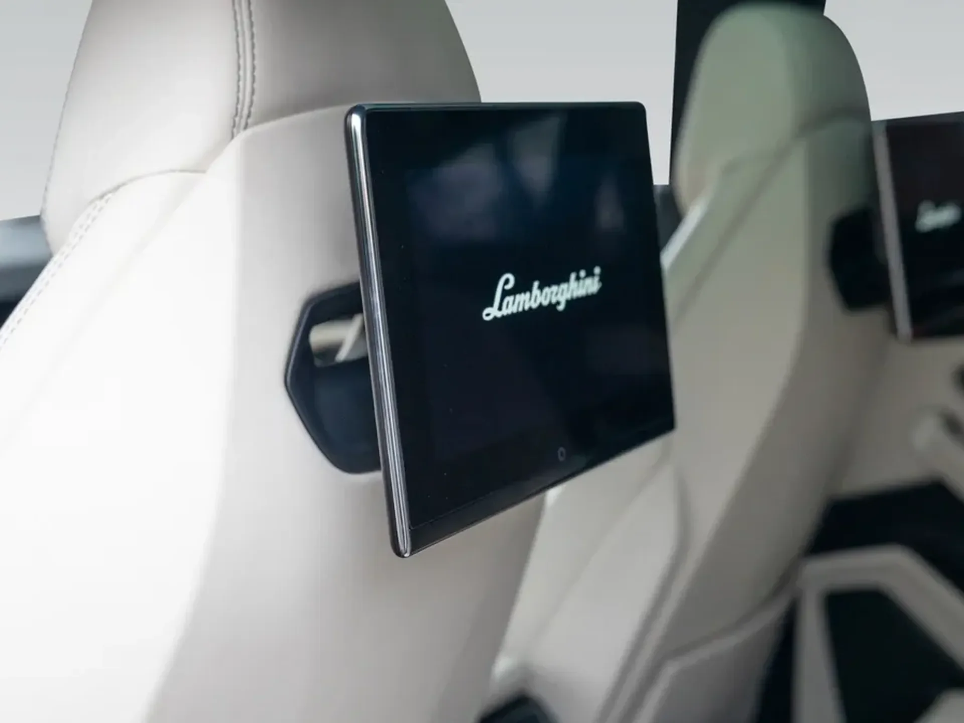 Lamborghini Urus 2025 Essence 799 ch